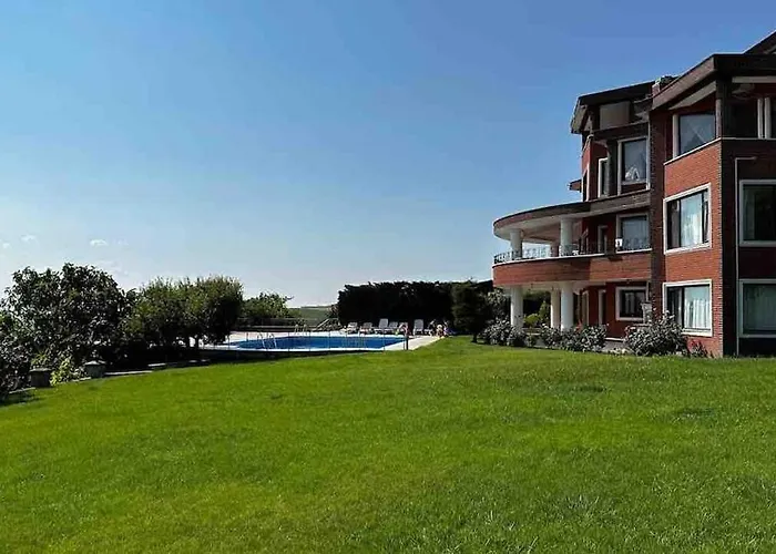 Luxury Mansion Amazing View, Hidden Garden Villa