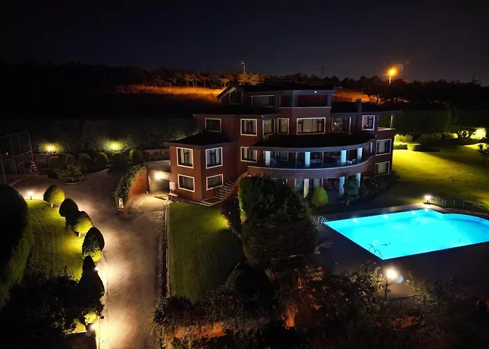 Luxury Mansion Amazing View, Hidden Garden