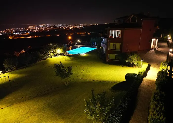 Luxury Mansion Amazing View, Hidden Garden Villa