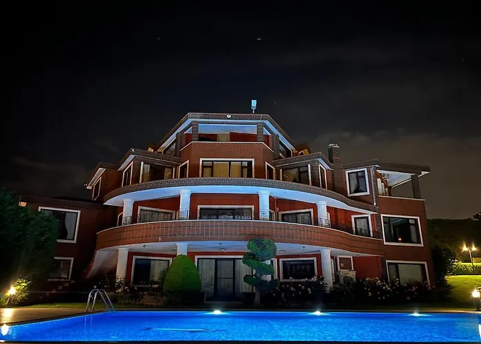 Luxury Mansion Amazing View, Hidden Garden * Celâliye