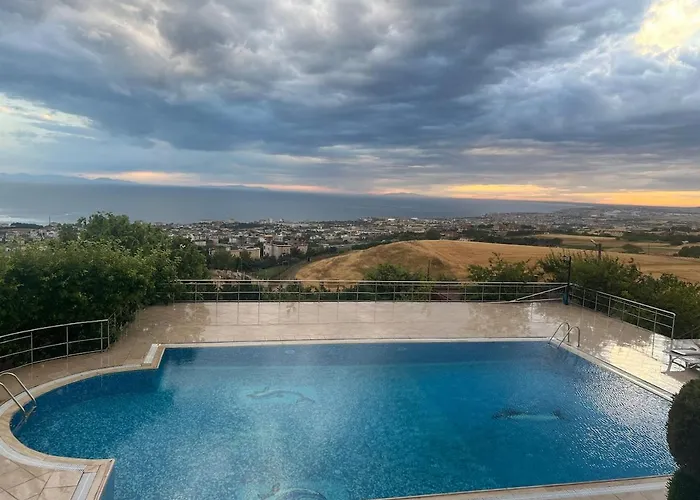 Luxury Mansion Amazing View, Hidden Garden *