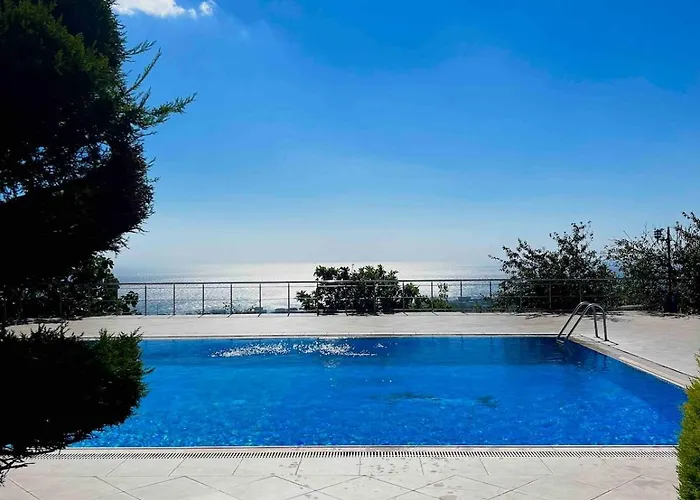 Luxury Mansion Amazing View, Hidden Garden