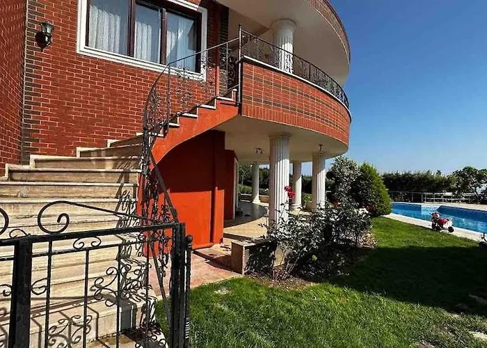 Luxury Mansion Amazing View, Hidden Garden Villa