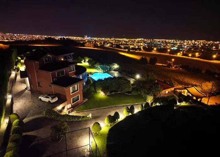 Luxury Mansion Amazing View, Hidden Garden *