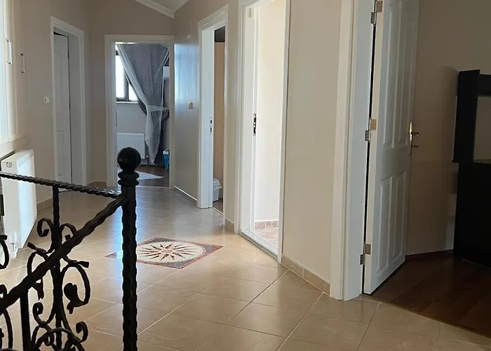 Luxury Mansion Amazing View, Hidden Garden